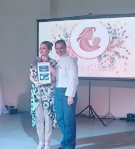 В ДК "Красный горняк" МУ "ВКМЦК и Т "Истоки" прошел трогательный праздничный концерт "Самой дорогой и нежной", посвященный Дню матери