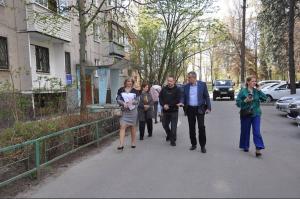 Заместитель главы городского округа Воскресенск Эдуард Усов совместно с представителями управляющих компаний совершил рабочий выезд в микрорайон Новлянский 