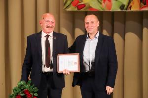 Секретарь местного отделения партии "Единая Россия" Алексей Малкин поздравил медработников с наступающим праздником