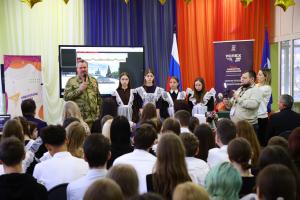 В Воскресенске в Лицее №6 (здание бывшей школы №5) открыли Парту героя в честь Антона Комиссарова