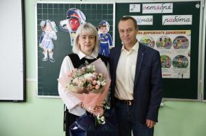 С Днём учителя в Воскресенске поздравили супругу участника СВО