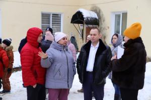 Воскресенские партийцы встретился с жителями в микрорайоне Цемгигант