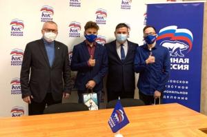 Партийцы поздравили молодогвардейцев с 23 февраля