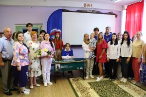 В школе «Горизонт» воскресенские единороссы и сторонники партии "Единая Россия" открыли Парту Героя