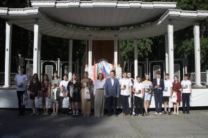 В парке усадьбы Кривякино прошла торжественная церемония вручения паспортов юным воскресенцам, достигшим 14-летия