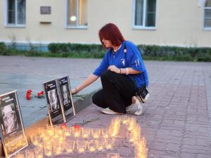 Воскресенские партийцы и сторонники почтили память детей-жертв войны на Донбассе