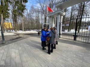 Партийцы помогли жителям Воскресенска проголосовать за объекты благоустройства 