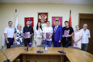 Партийцы Воскресенска вручили ключи от квартир детям-сиротам