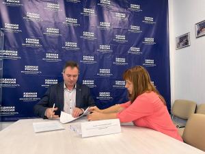 Депутат Совета депутатов Александр Елисеев провел прием граждан в местной общественной приемной партии «Единая Россия»