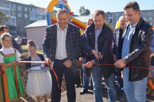 Воскресенские единороссы открыли еще одну детскую площадку