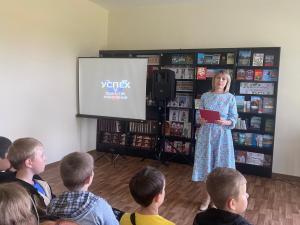 Накануне Всероссийского Дня семьи, любви и верности, который отмечается 8 июля, библиотека рабочего поселка Фосфоритный распахнула свои двери для празднования этого светлого и душевного праздника