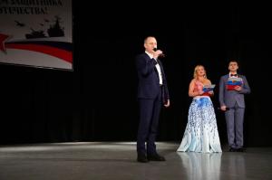 В большом зале ДК «Химик» состоялся праздничный концерт «Защитником быть – Родине служить!», посвящённый Дню защитника Отечества