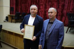Сегодняшнее оперативное совещание начали с награждений
