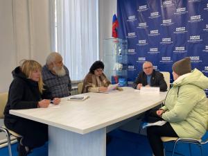 В местной общественной приемной партии "Единая Россия" г.о Воскресенск депутат Совета депутатов городского округа Сергей Слепов провел прием населения