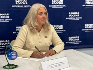  В местной общественной приемной партии "Единая Россия" депутат Совета депутатов городского округа Екатерина Павлова провела прием населения